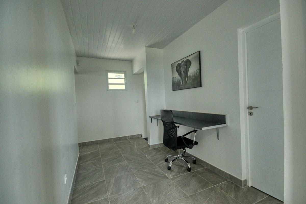 Location villa diamant Martinique-bureau